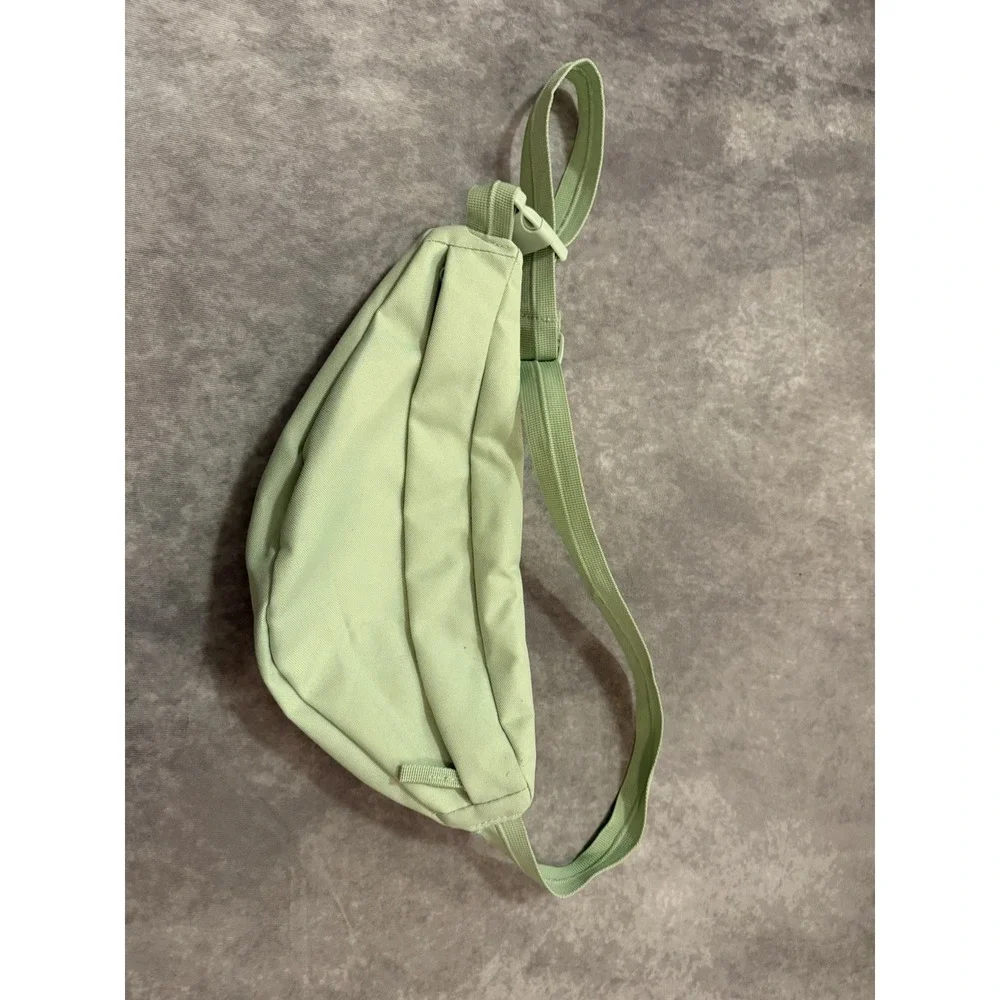 Green Polyester Waist Pack Zip Closure Adjustable Strap Hiking Unisex One Size